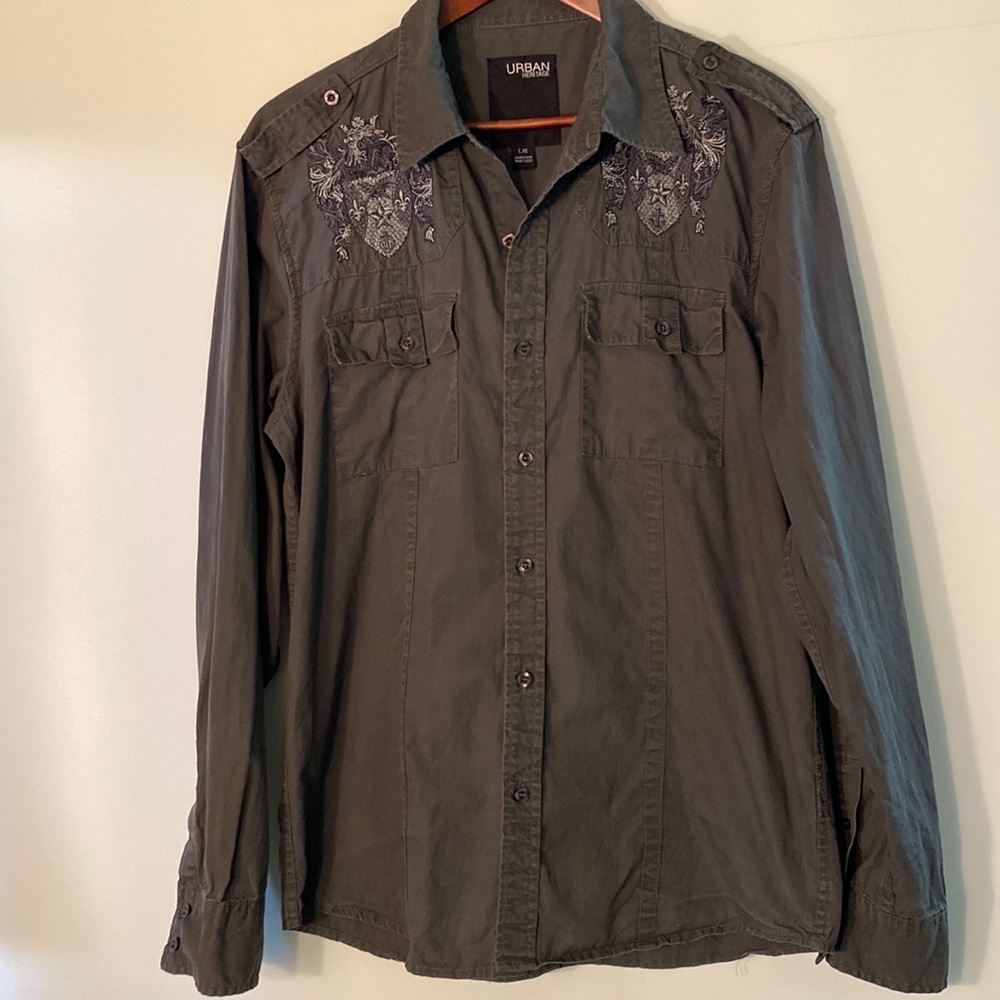URBAN Heritage men’s long sleeve button down shirt. Size L